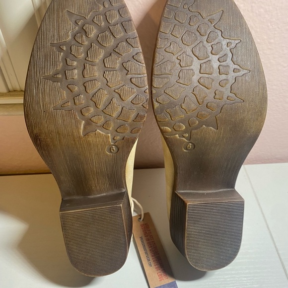 Elegant Cream Women's Mules - Picture 2 of 9